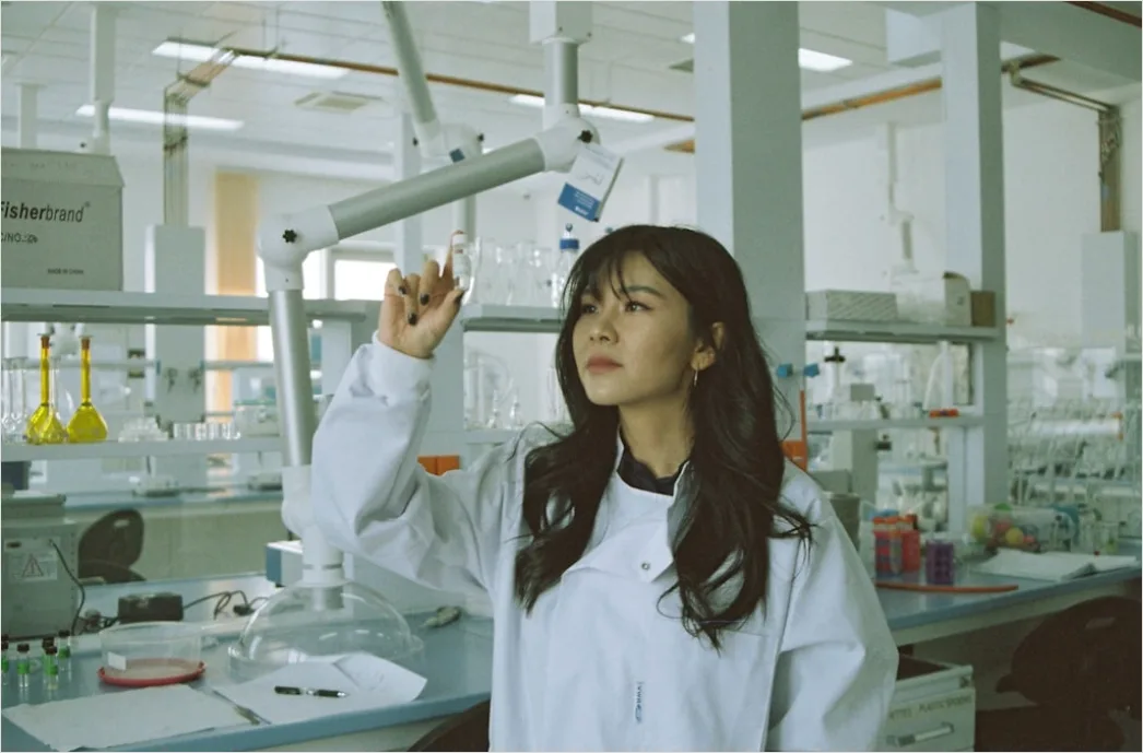 Detail Press Interview Scientist Explaining Research Findings Number 2