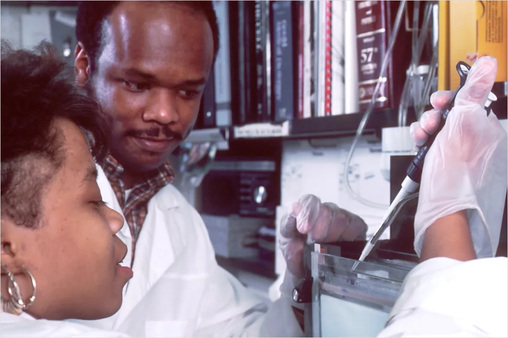 Detail Press Interview Scientist Explaining Research Findings Number 11