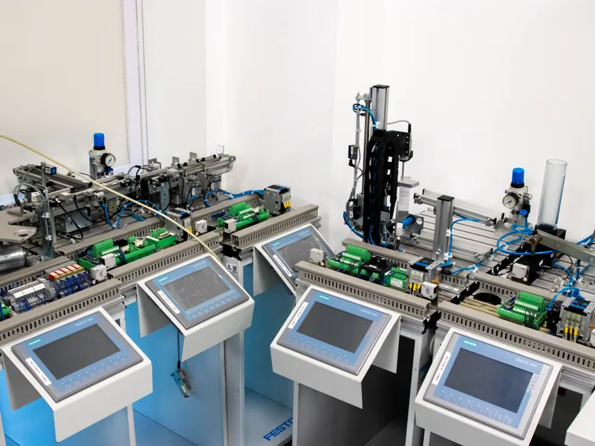 Detail Process Control Automation Chemical Plant Interior Number 19