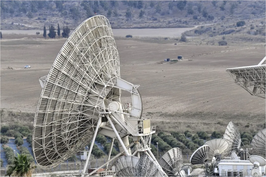 Detail Radio Telescope Array Landscape Science Research Number 12