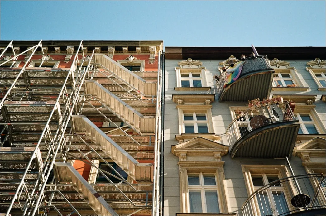 Detail Scaffolding Construction Site Workers At Height Number 14