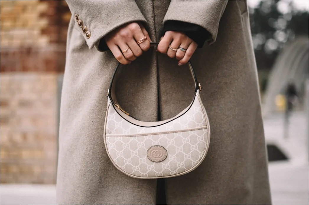 Shoulder Bag Styling Tips For Different Outfits 463c
