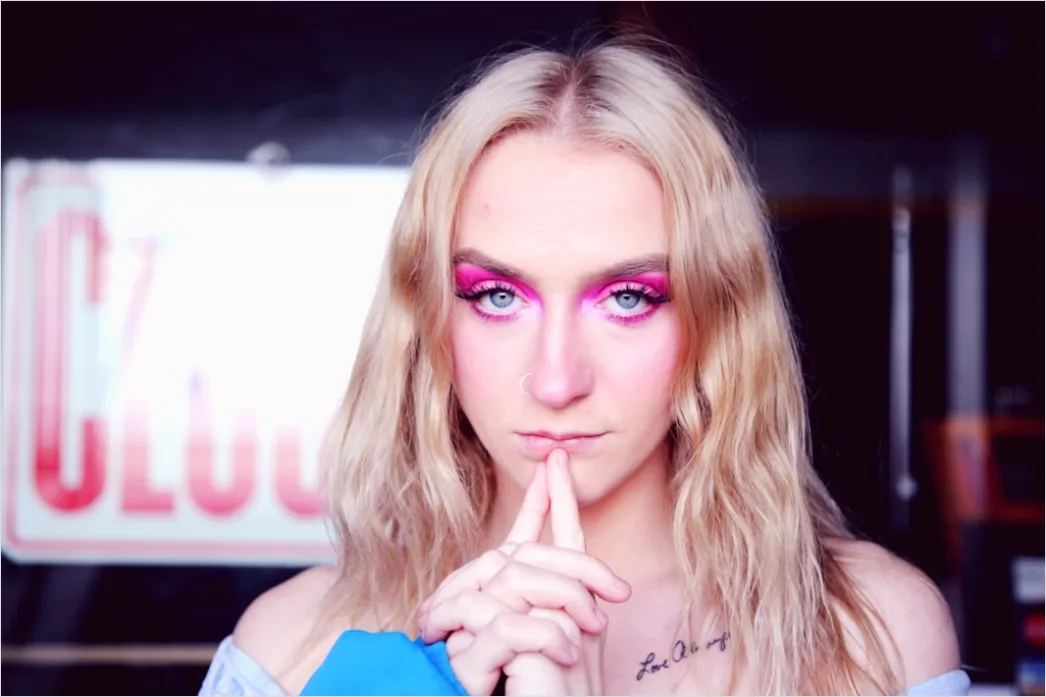 Detail Soft Glam Makeup Look For Blue Eyes Number 11