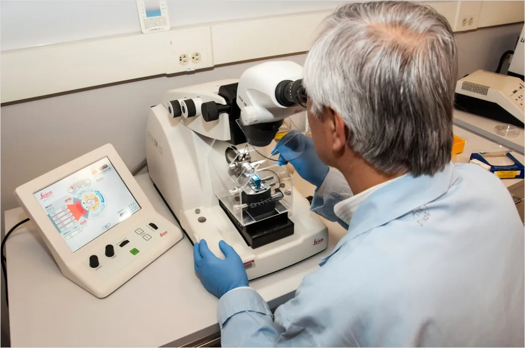 Detail Spectrophotometer Analysis In Chemistry Laboratory Number 13