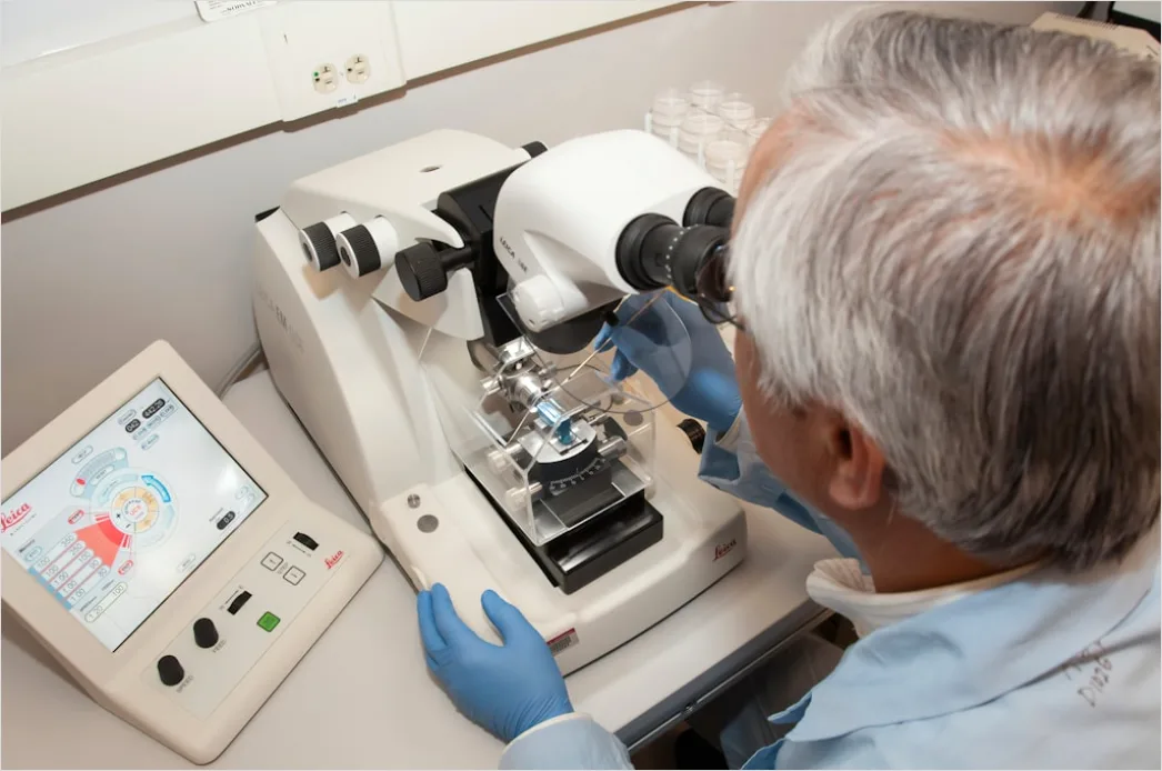 Detail Spectrophotometer Analysis In Chemistry Laboratory Number 7