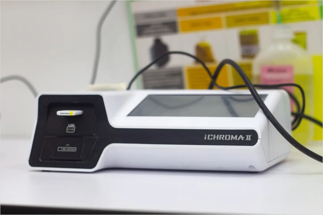 Detail Spectrophotometer Analysis In Chemistry Laboratory Number 8