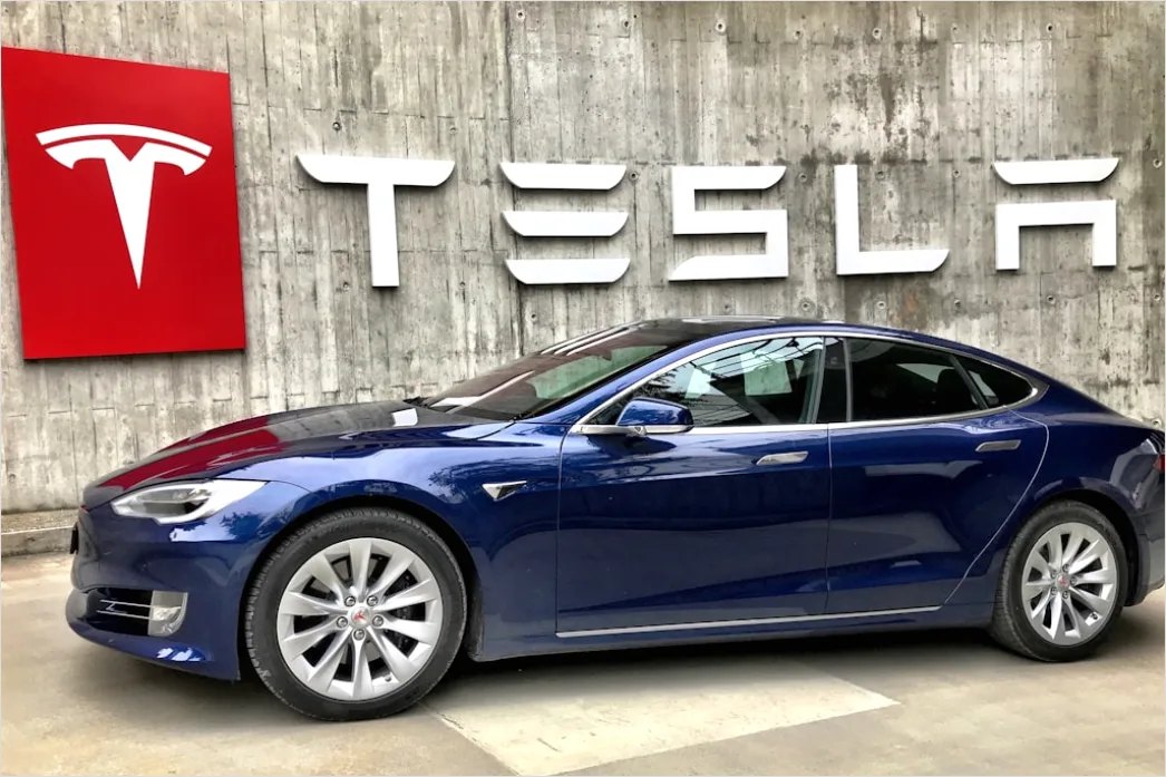 Detail Tesla Model S Charging Supercharger Close Up Number 8