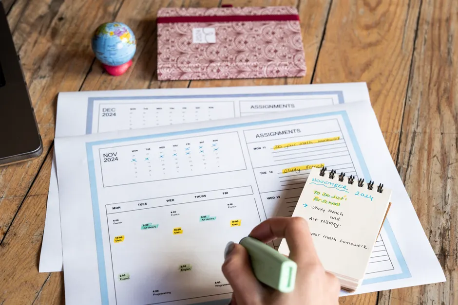 Detail Time Management Planner For Students Desk Photo Number 3