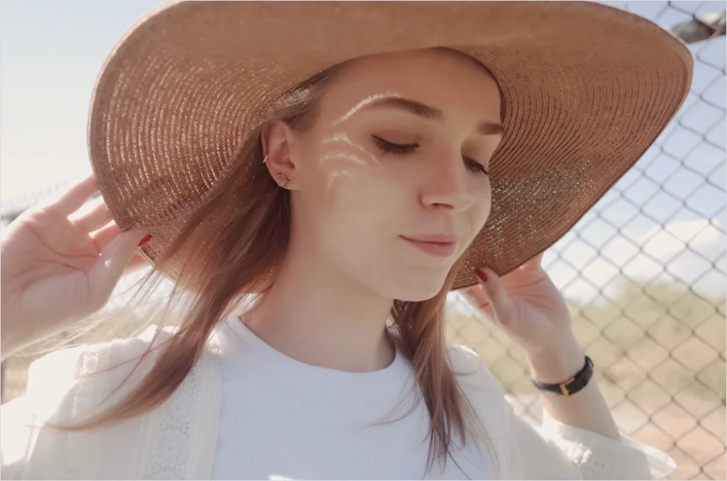 Detail Tinted Sunscreen For Natural Everyday Look Number 8