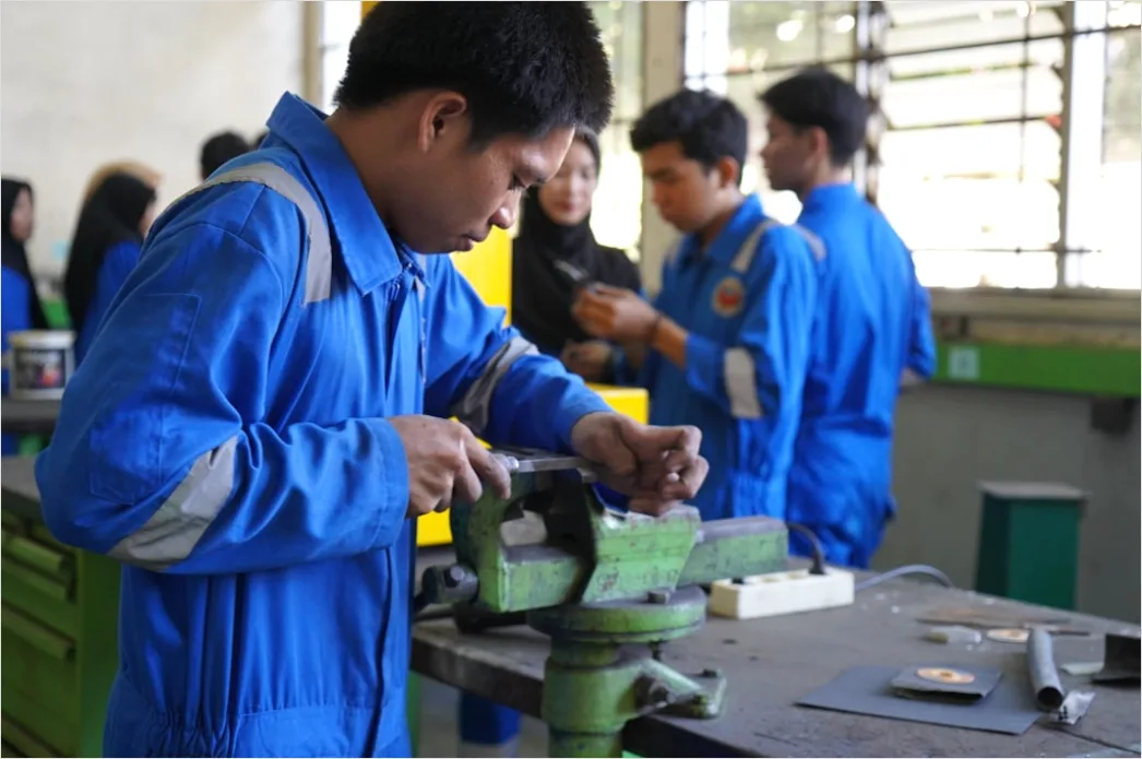 Detail Tool And Die Making Workshop Precision Machining Number 12