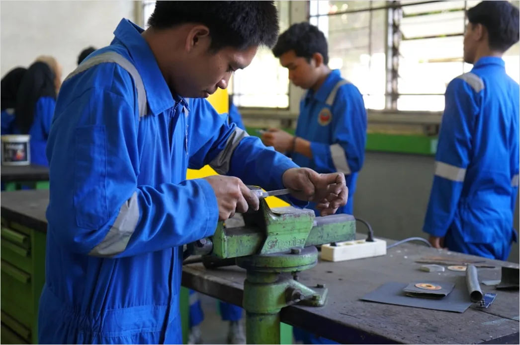 Detail Tool And Die Making Workshop Precision Machining Number 14