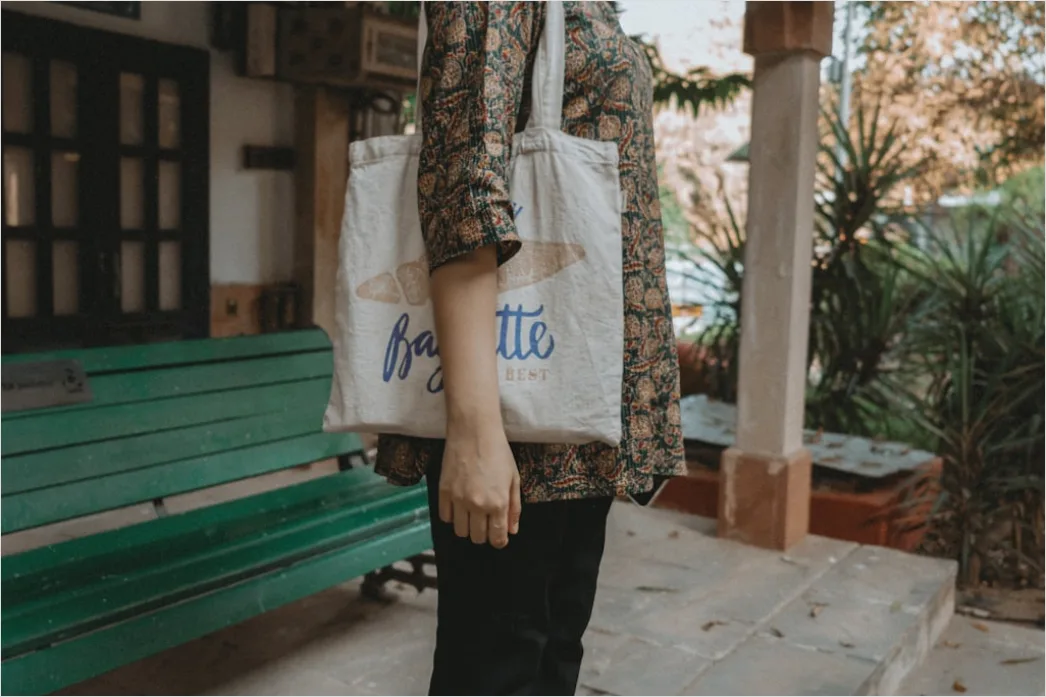 Detail Tote Bag Outfit Ideas Casual Everyday Women Number 15
