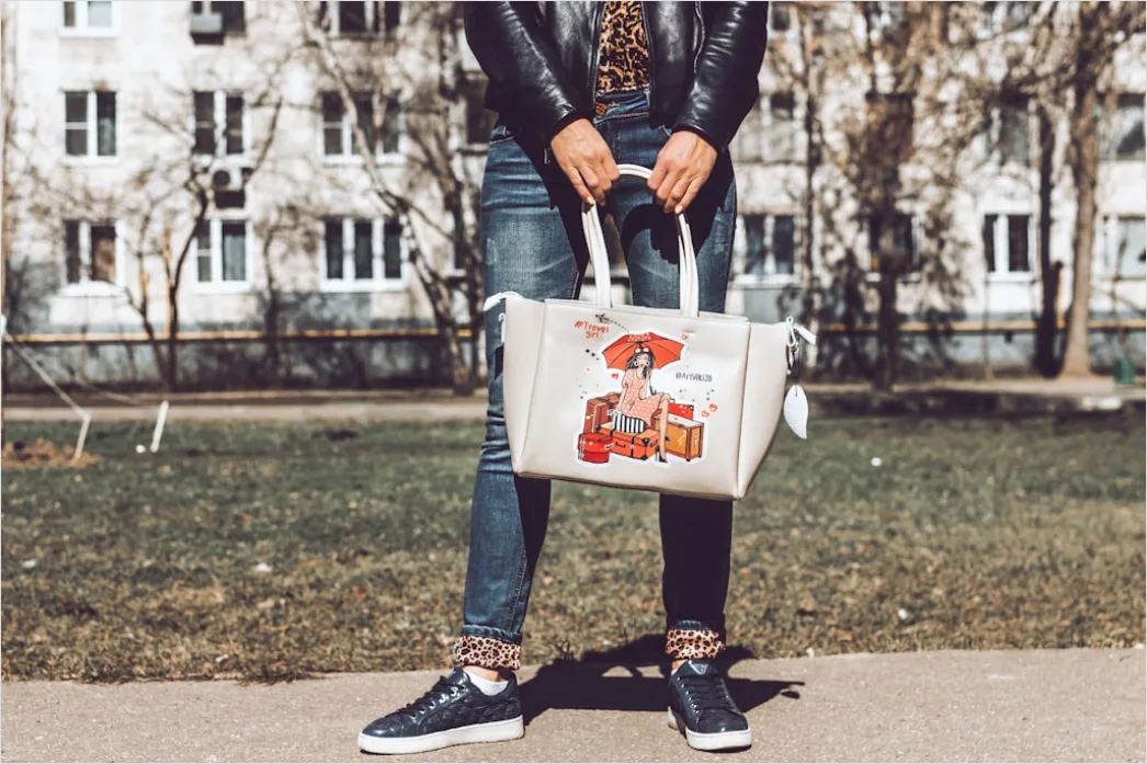 Detail Tote Bag Outfit Ideas Casual Everyday Women Number 4