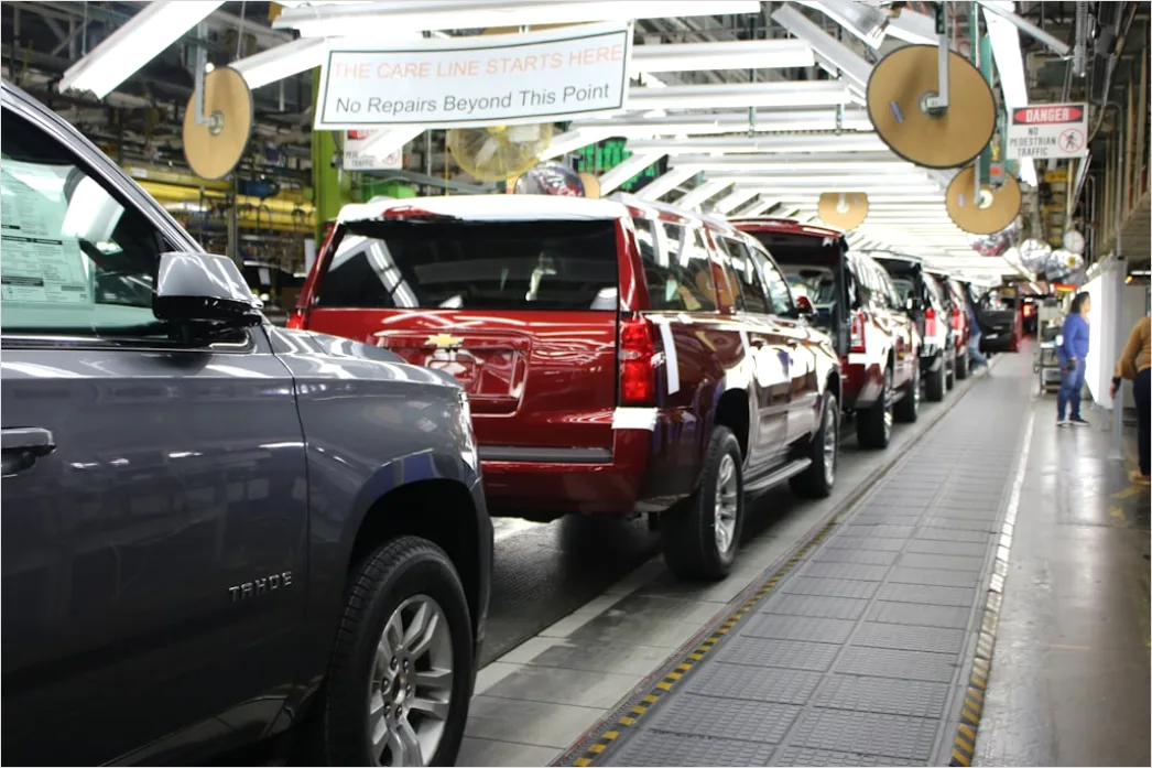 Truck Manufacturing Plant Assembly Line Workers 0f35