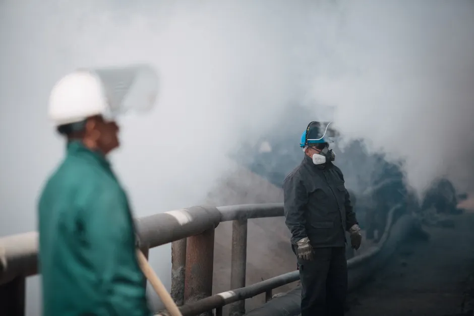 Detail Workers Wearing Respirator Masks In Dusty Factory Number 4