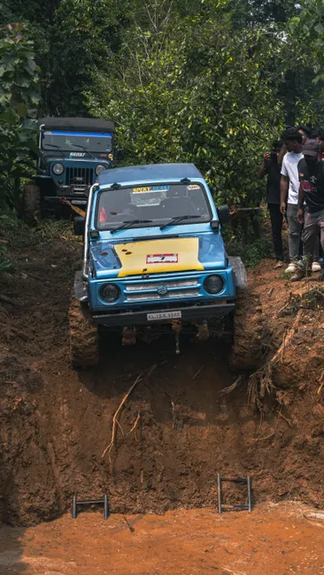 Detail 4x4 Vehicle Steep Hill Climb Off Road Number 8