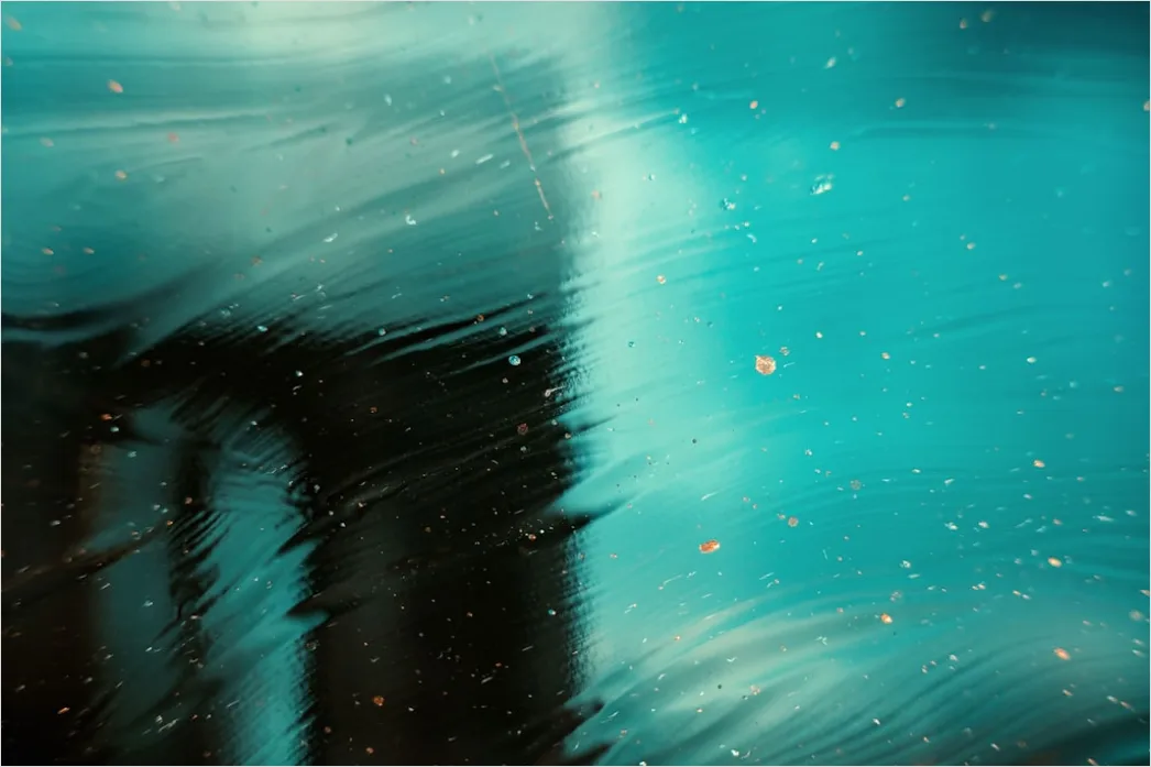 Abstrakt Wasser Reflexion Textur Hintergrund 8e24