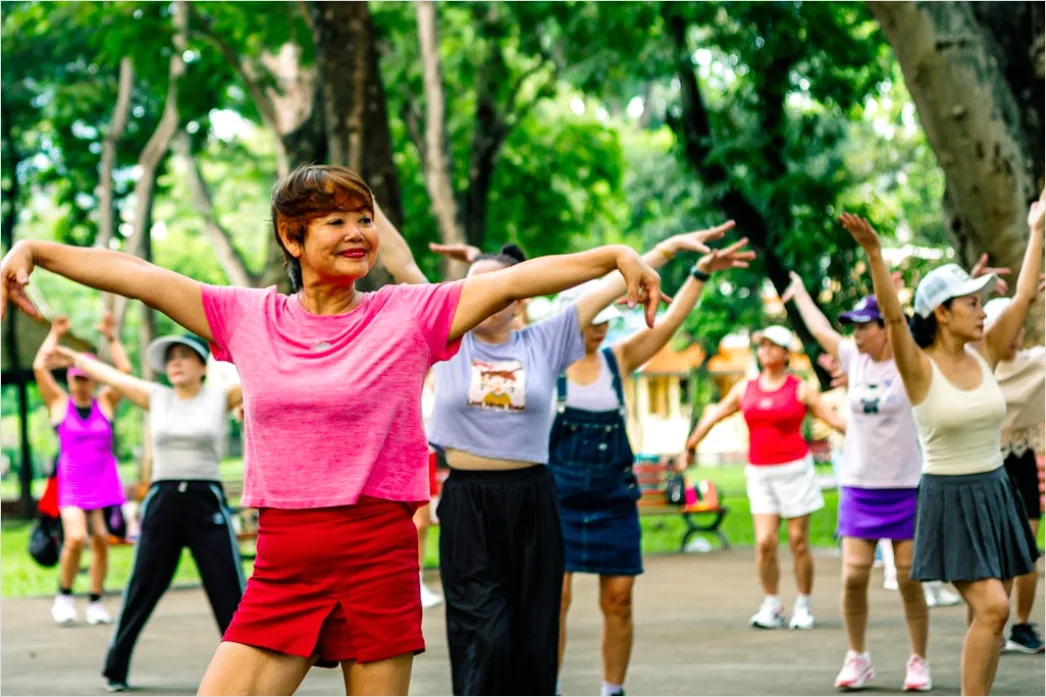 Active Senior Portrait Exercising Outdoor Lifestyle F42a