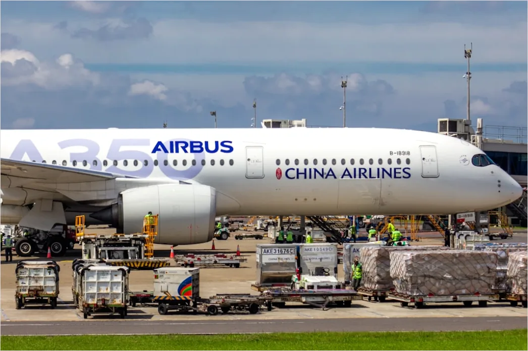 Detail Airbus A380 Double Decker Aircraft Exterior Number 16