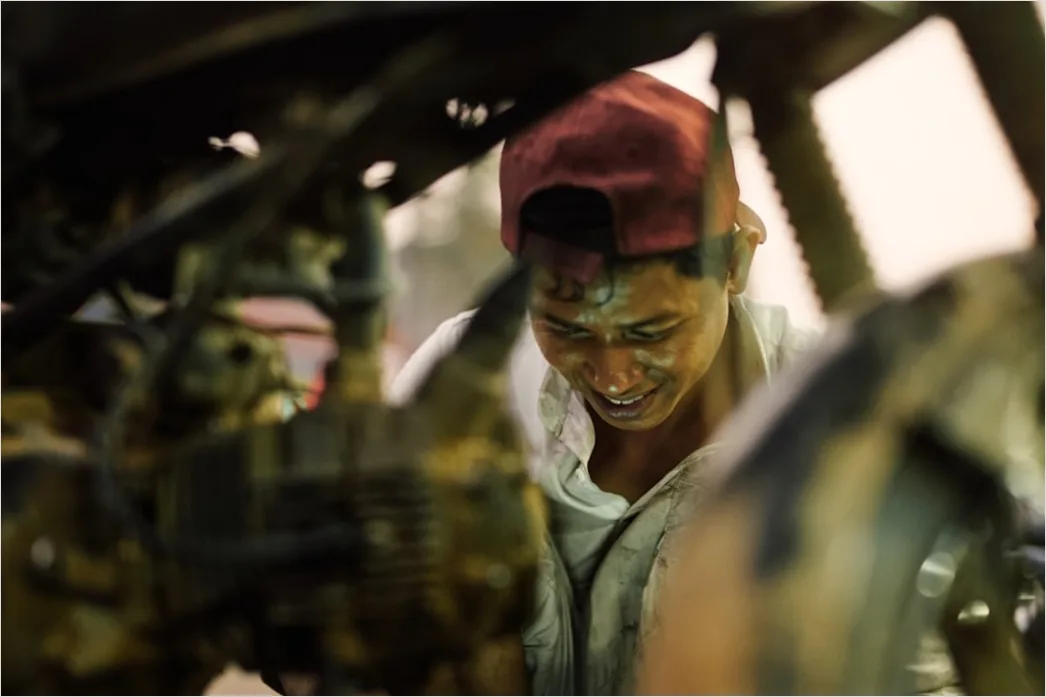 Detail Aircraft Maintenance Engineer Inspecting Engine Number 15