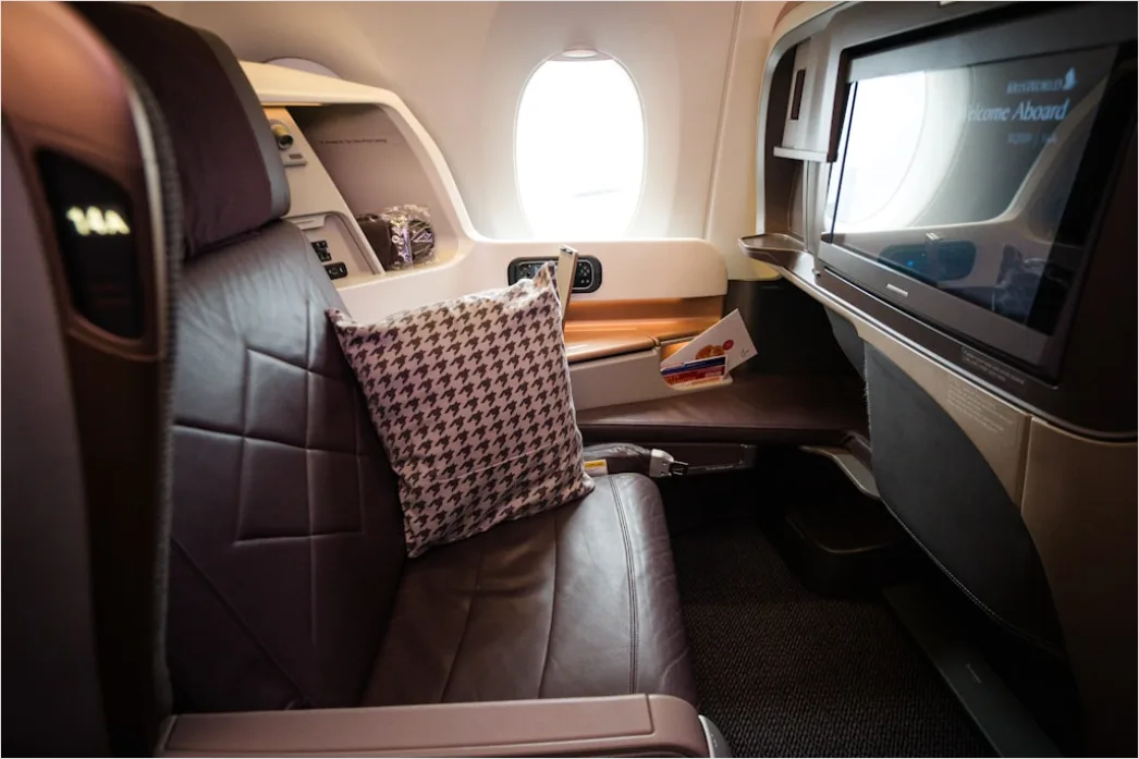 Detail Airline Business Class Seat Interior Luxury Number 4