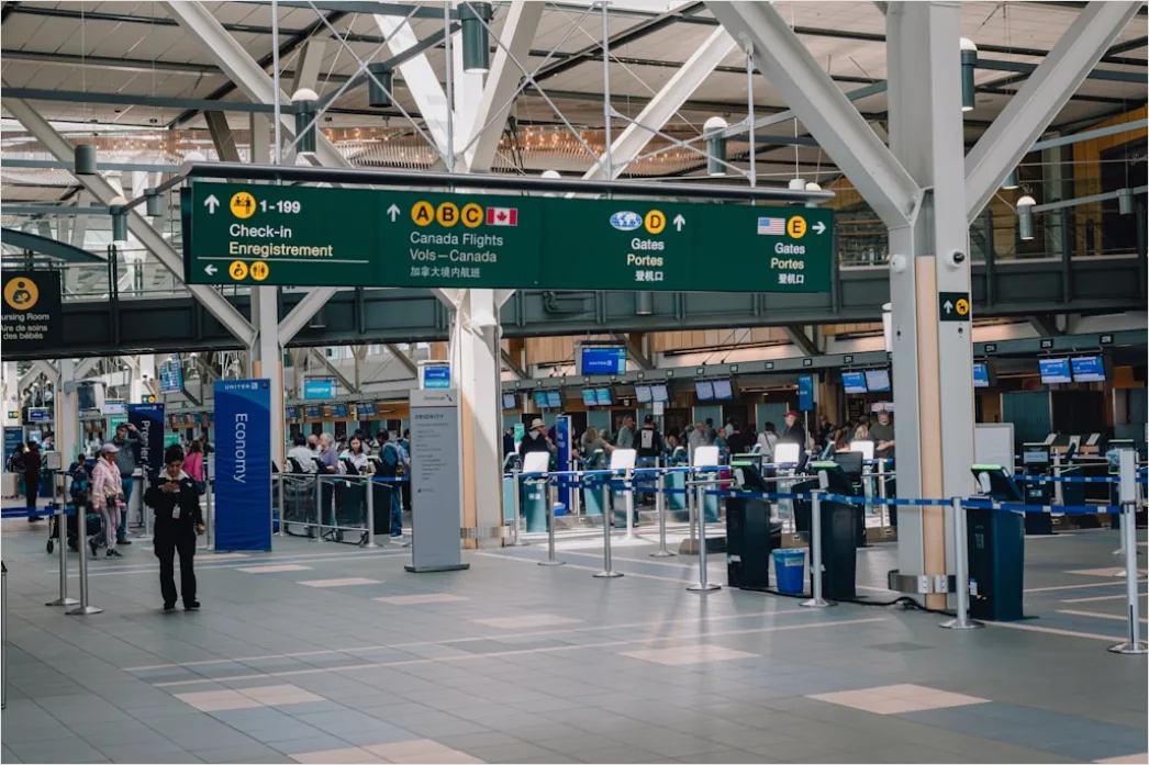 Airport Terminal Interior Busy Travel Scene 043f