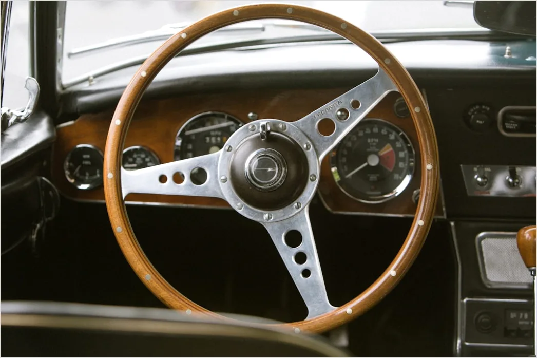 Detail Antique Car Wooden Steering Wheel Interior Number 2