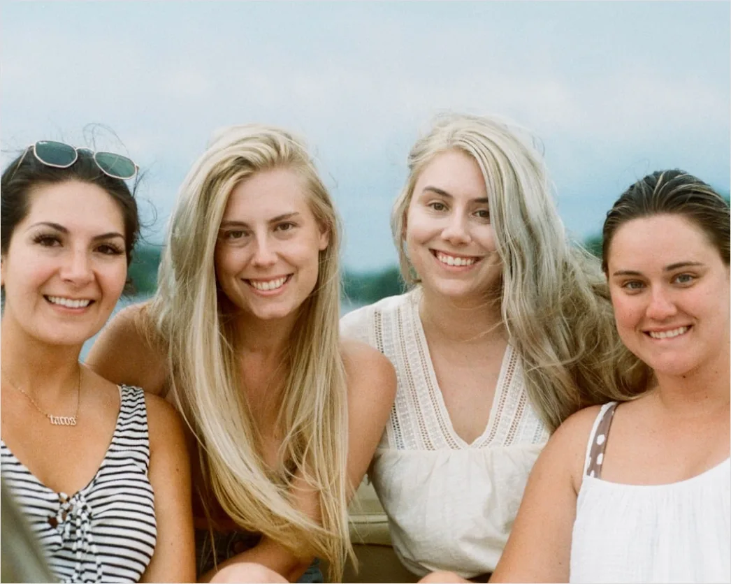 Detail Brautjungfern Gruppe Portrait Outdoor Lachen Number 18