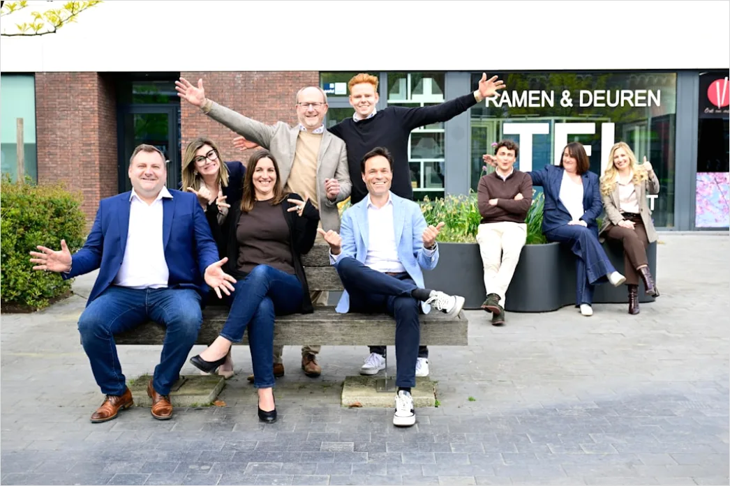 Detail Brautjungfern Gruppe Portrait Outdoor Lachen Number 20