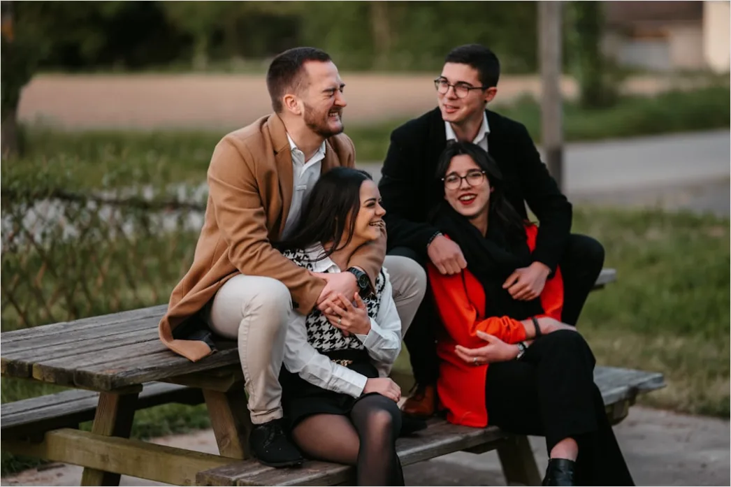 Detail Brautjungfern Gruppe Portrait Outdoor Lachen Number 5