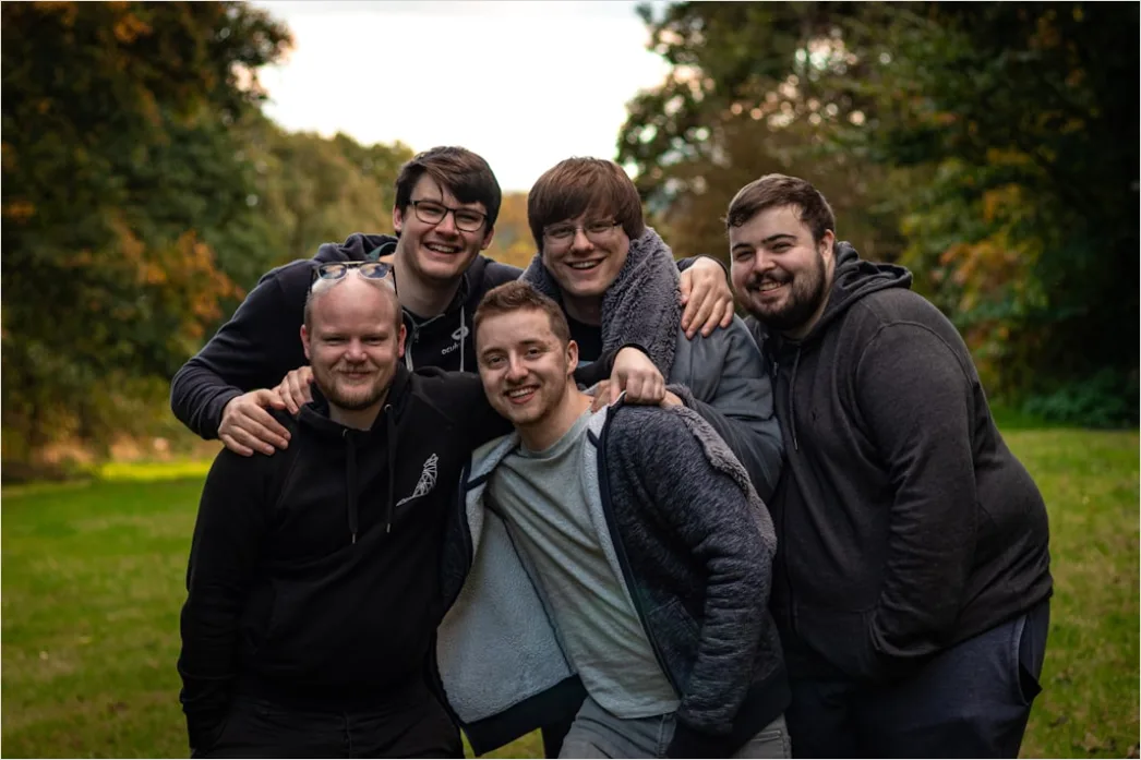 Detail Brautjungfern Gruppe Portrait Outdoor Lachen Number 8