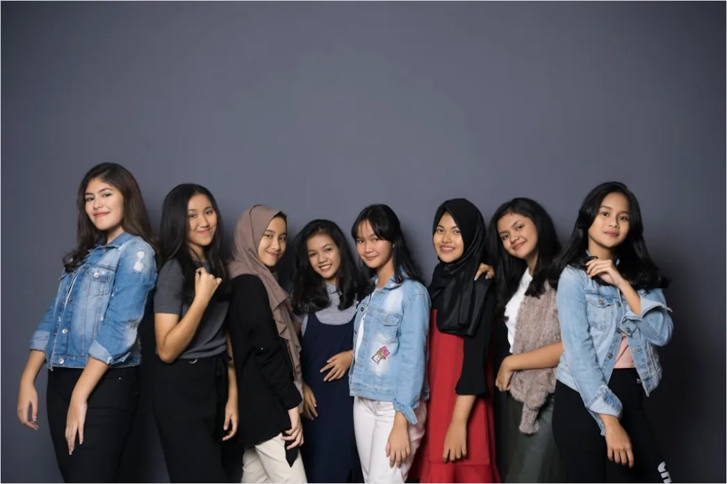 Detail Business Portrait Diverse Team Standing Together Number 18