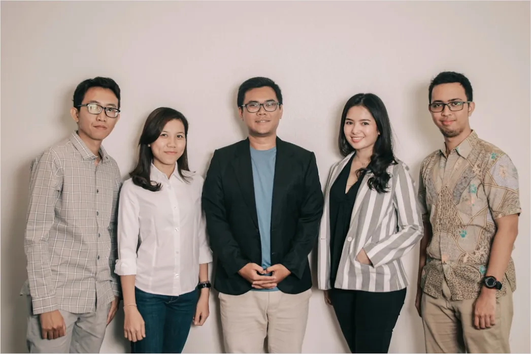 Detail Business Portrait Diverse Team Standing Together Number 7