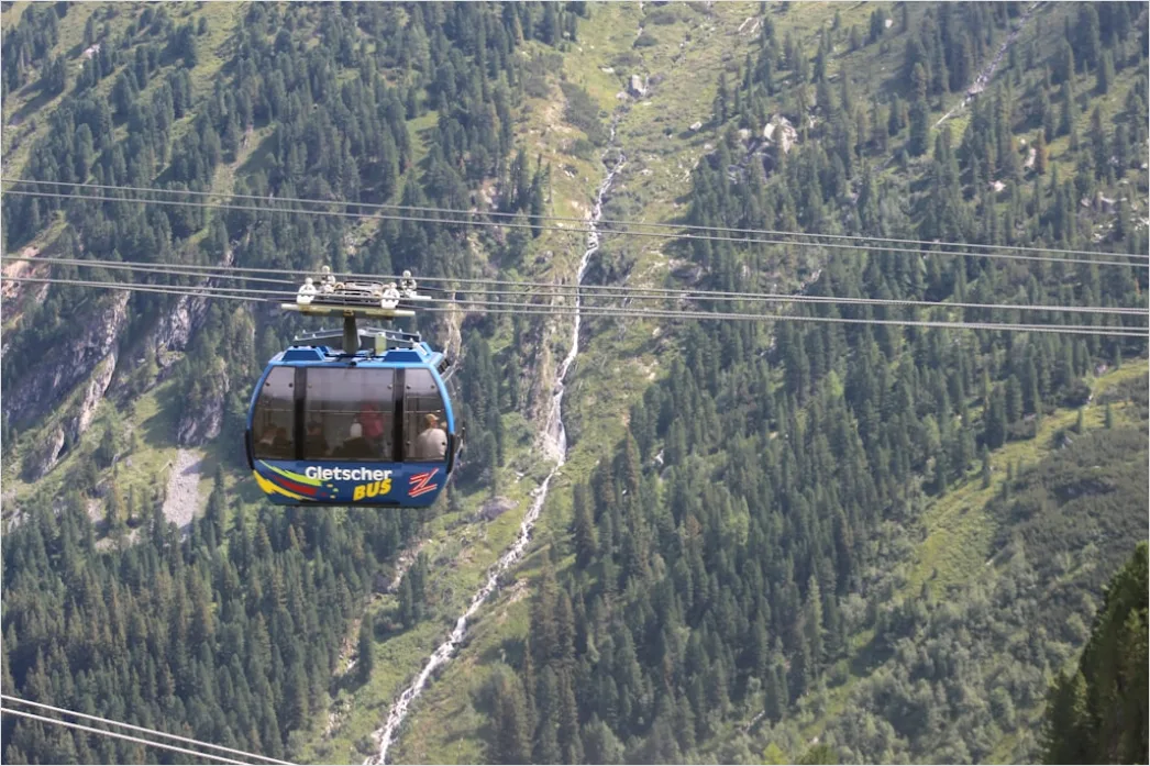 Detail Cable Car Ascending Mountain Scenic Route Number 3