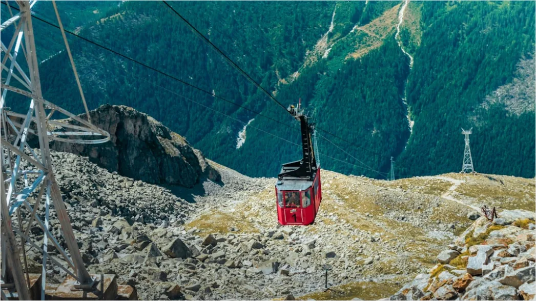 Detail Cable Car Ascending Mountain Scenic Route Number 4