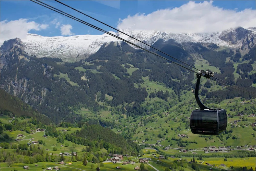 Detail Cable Car Ascending Mountain Scenic Route Number 6