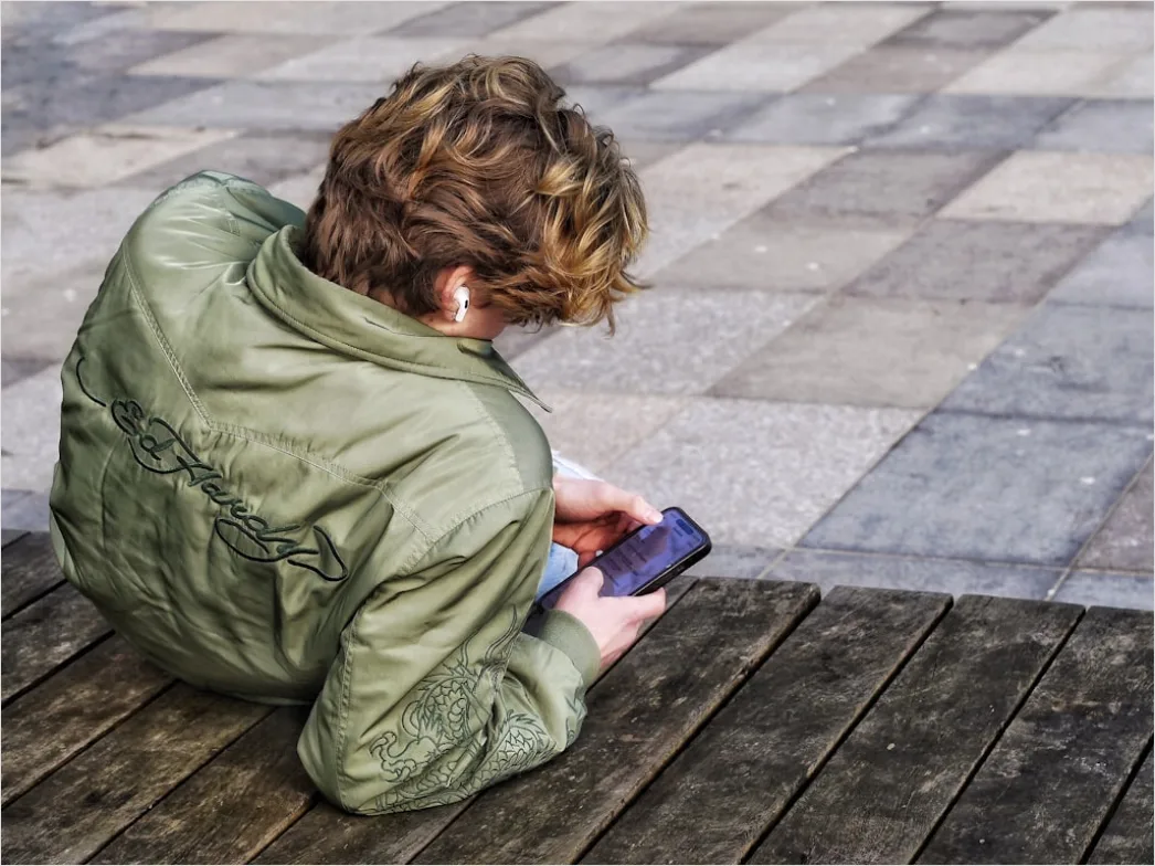 Detail Candid Portrait Teenager Using Smartphone Outdoor Number 2