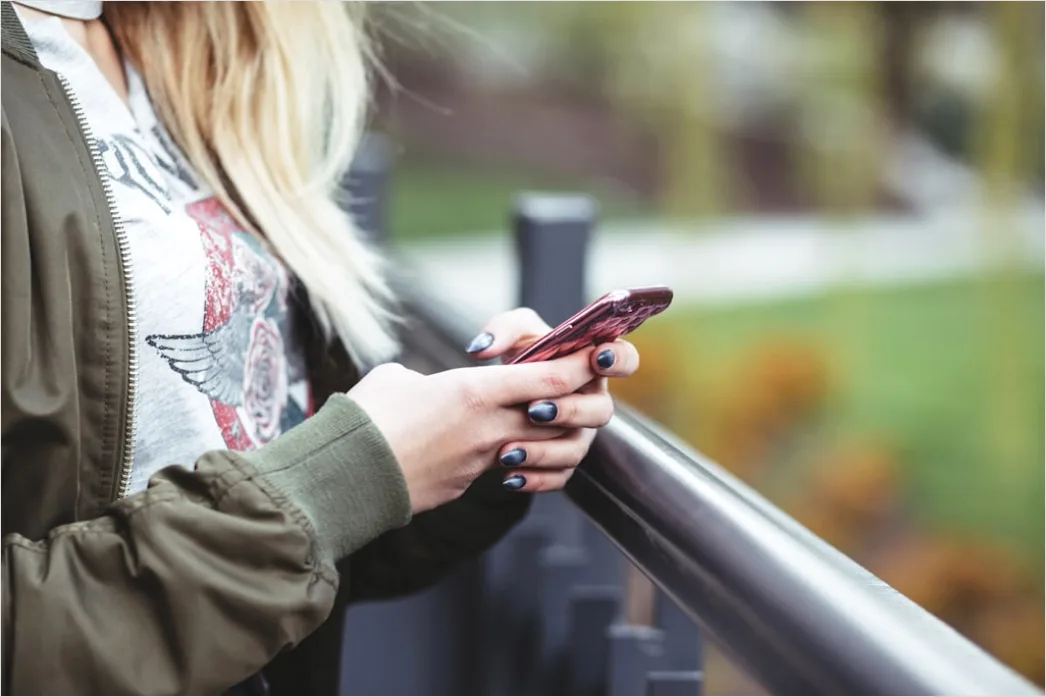 Detail Candid Portrait Teenager Using Smartphone Outdoor Number 20