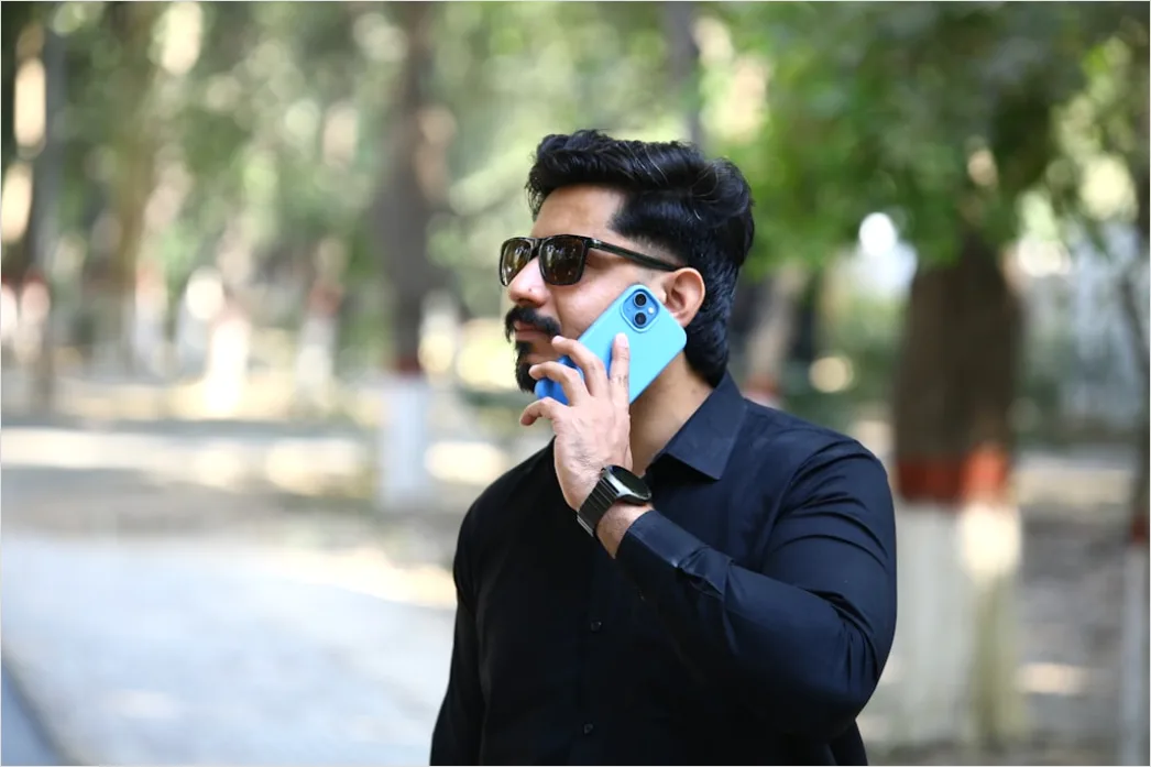 Detail Candid Portrait Teenager Using Smartphone Outdoor Number 4