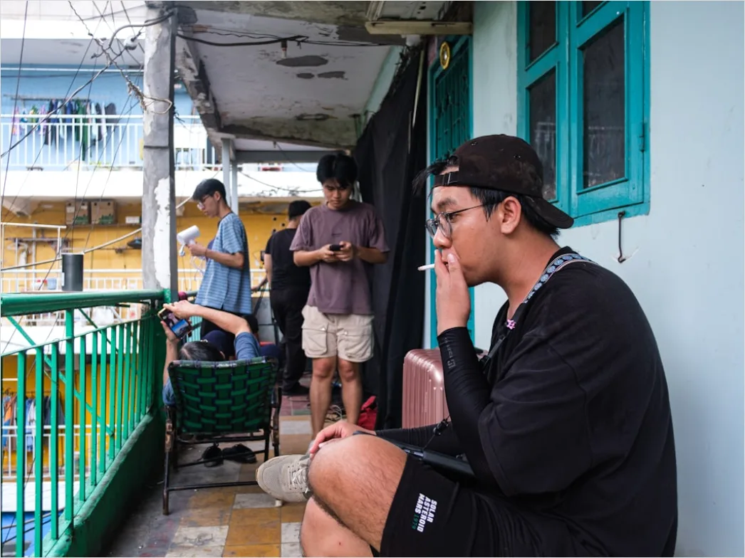 Detail Candid Portrait Teenager Using Smartphone Outdoor Number 8
