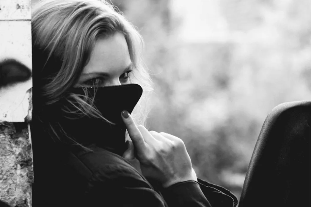 Detail Candid Portrait Teenager Using Smartphone Outdoor Number 9