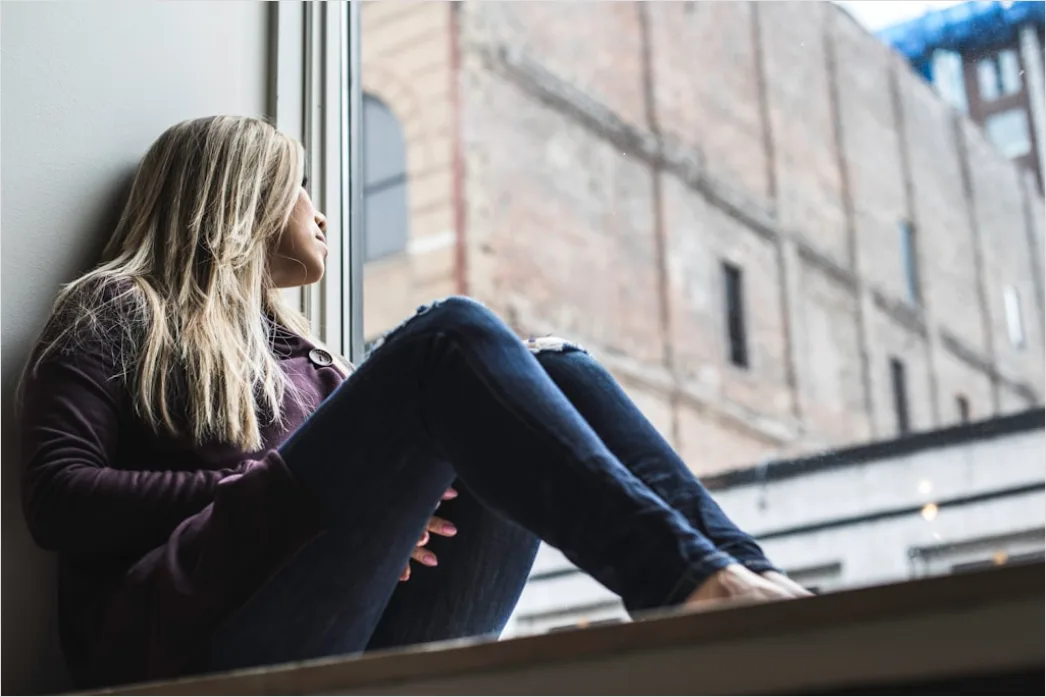 Candid Portrait Woman Looking Out Window Thoughtful 958d
