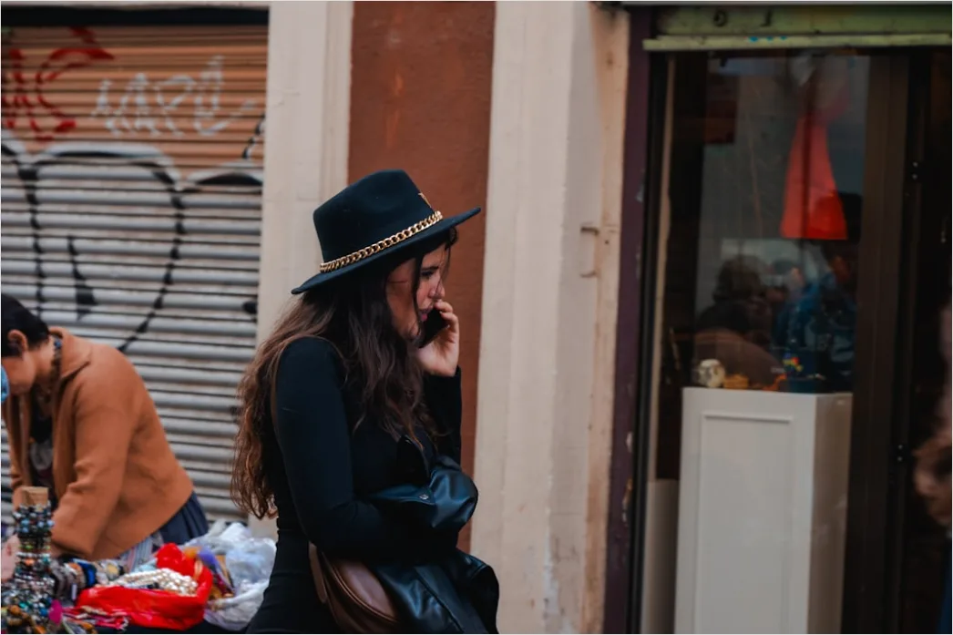 Candid Portrait Woman Shopping Urban Street Style 9a88