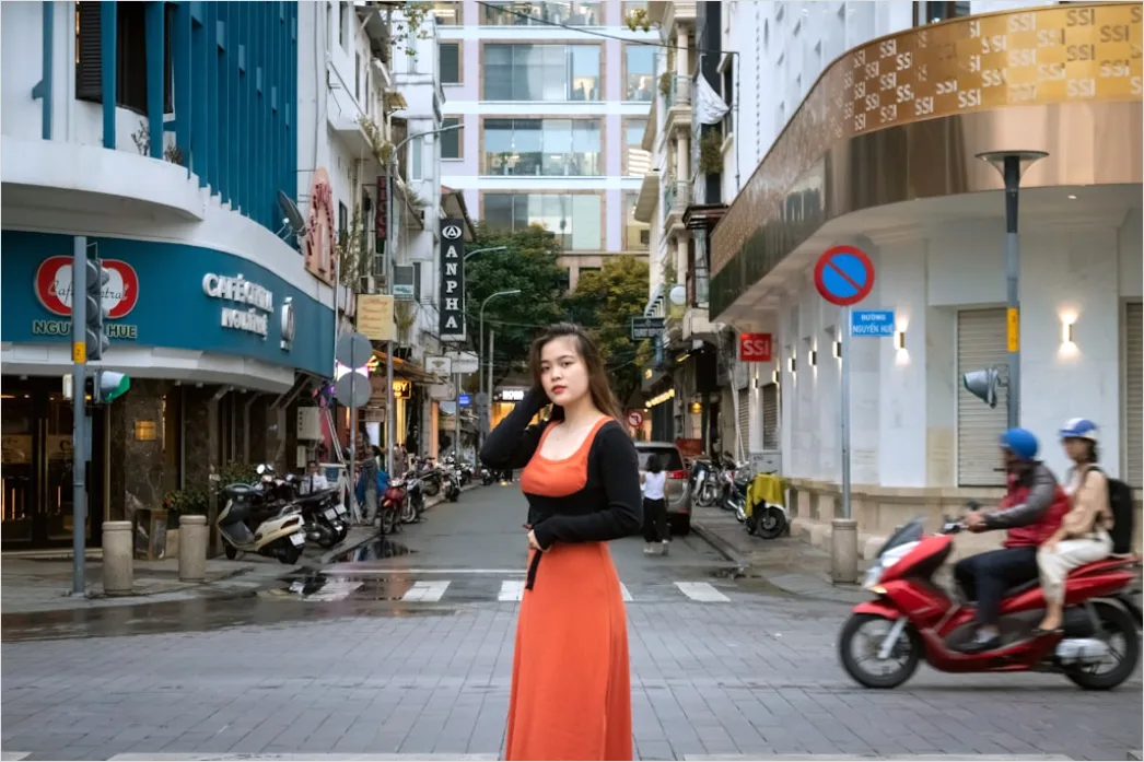 Detail Candid Street Portrait Urban Environment Natural Light Number 13