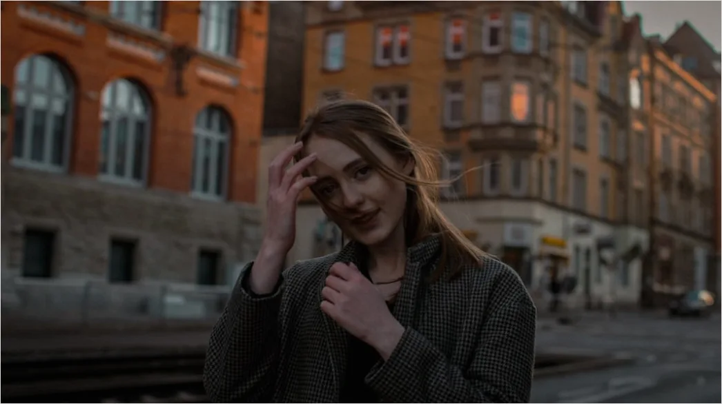 Detail Candid Street Portrait Urban Environment Natural Light Number 14