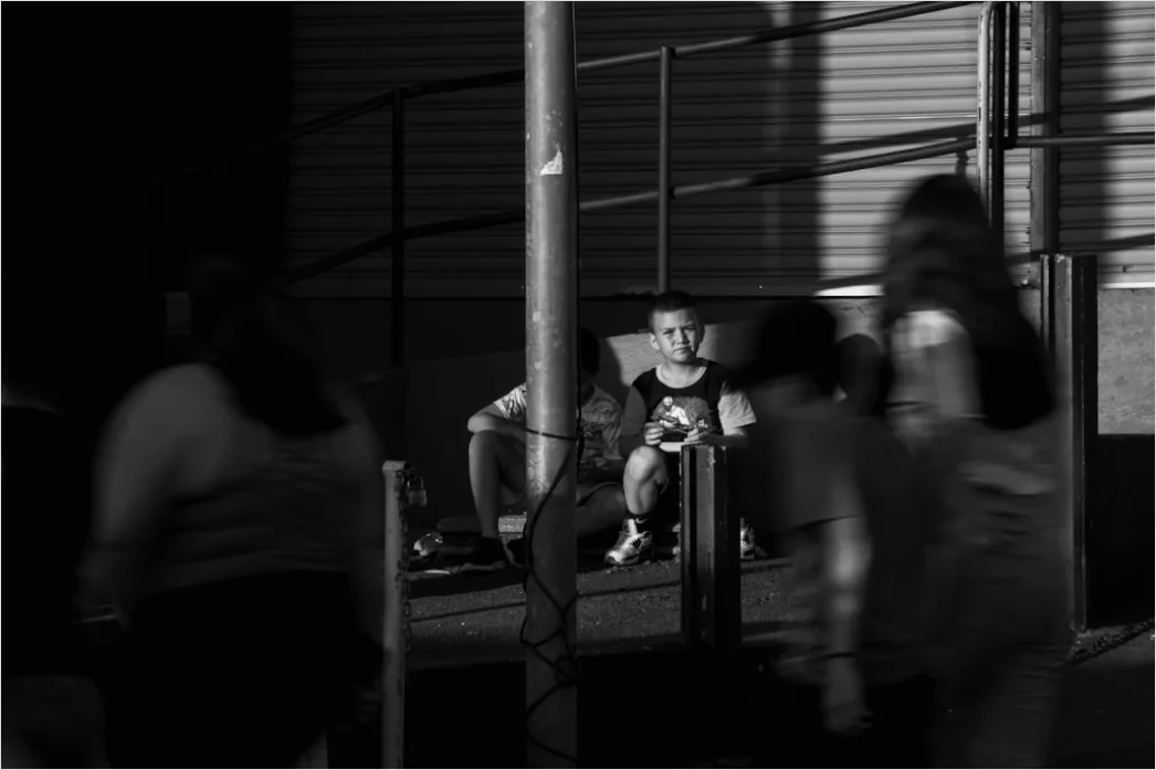 Detail Candid Street Portrait Urban Environment Natural Light Number 19