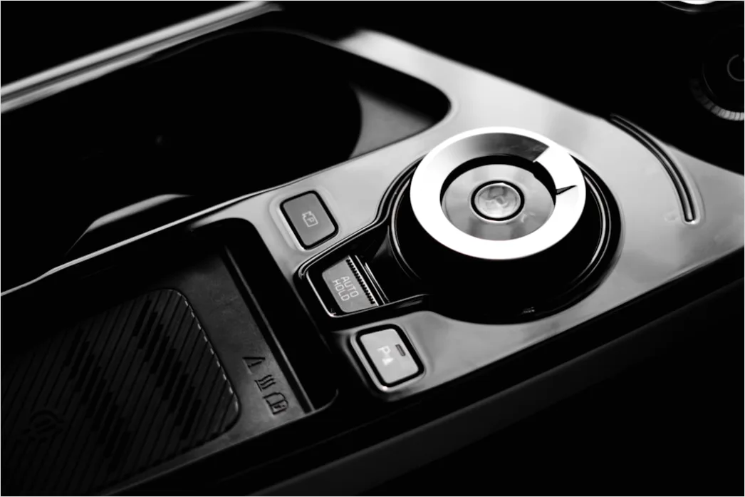Detail Car Wireless Charging Pad Interior Close Up Number 12