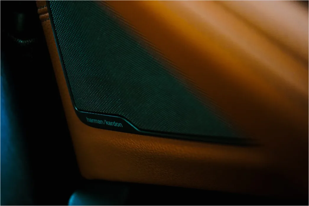 Detail Car Wireless Charging Pad Interior Close Up Number 14