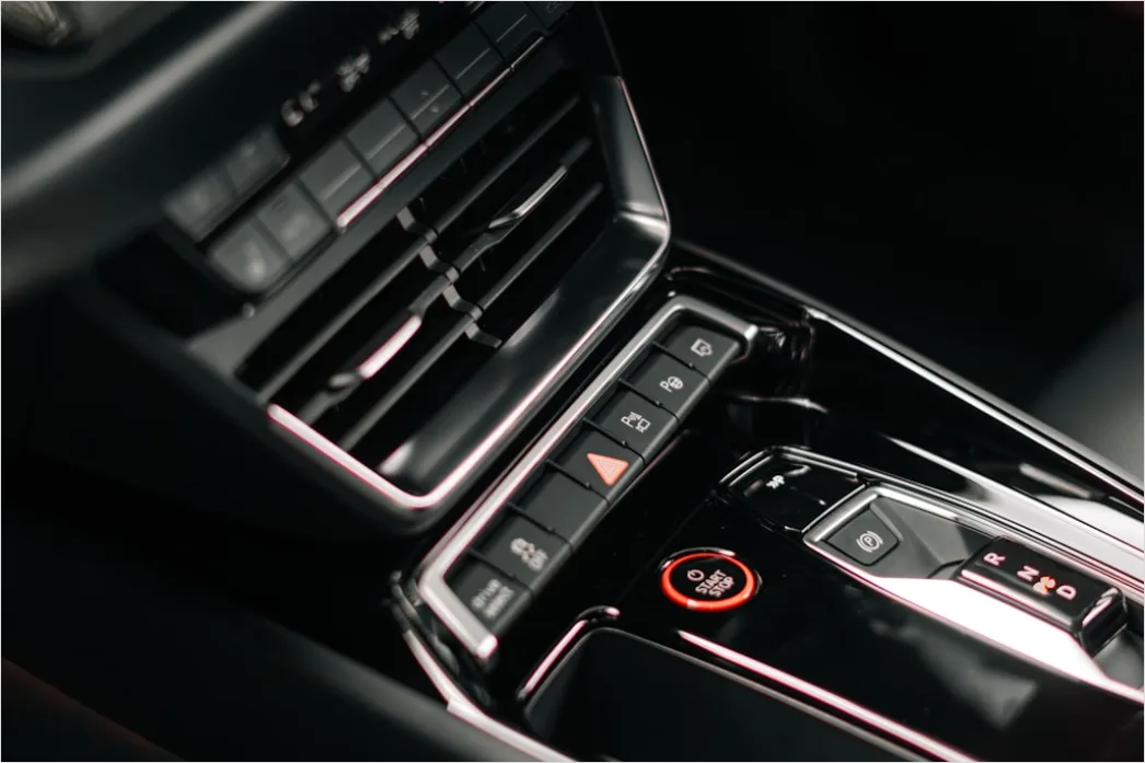 Detail Car Wireless Charging Pad Interior Close Up Number 15