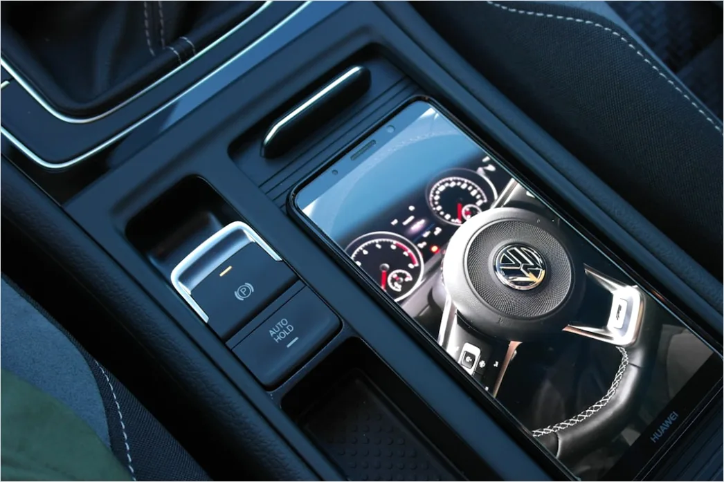 Detail Car Wireless Charging Pad Interior Close Up Number 5